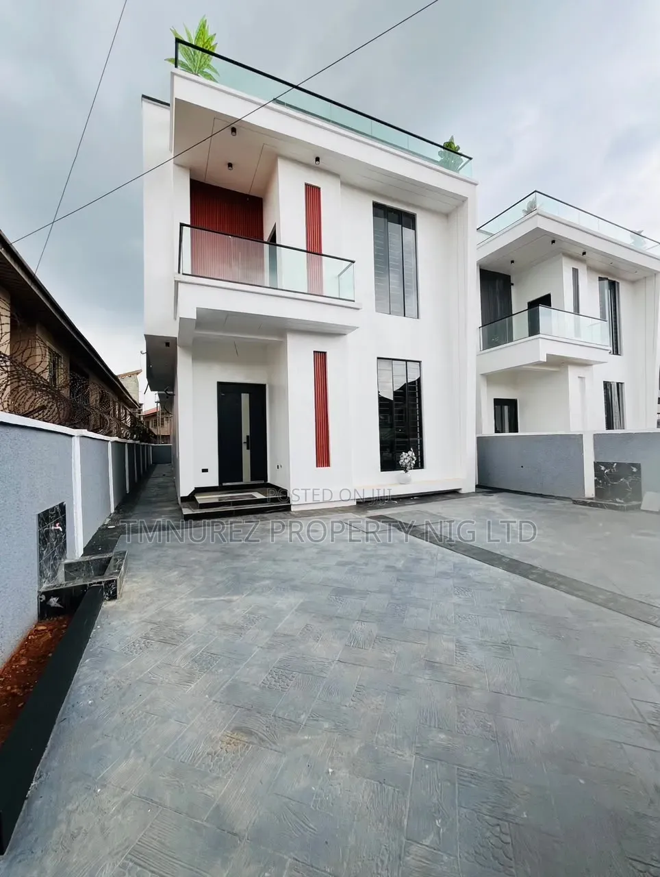 4bdrm Duplex in Pakuro for sale