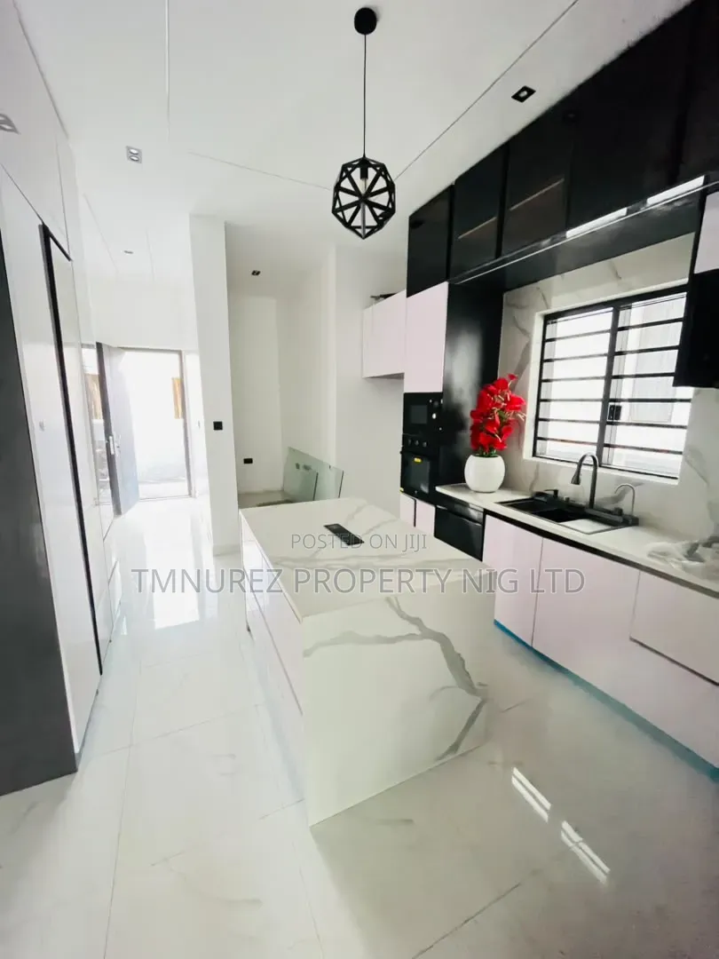 4bdrm Duplex in Pakuro for sale