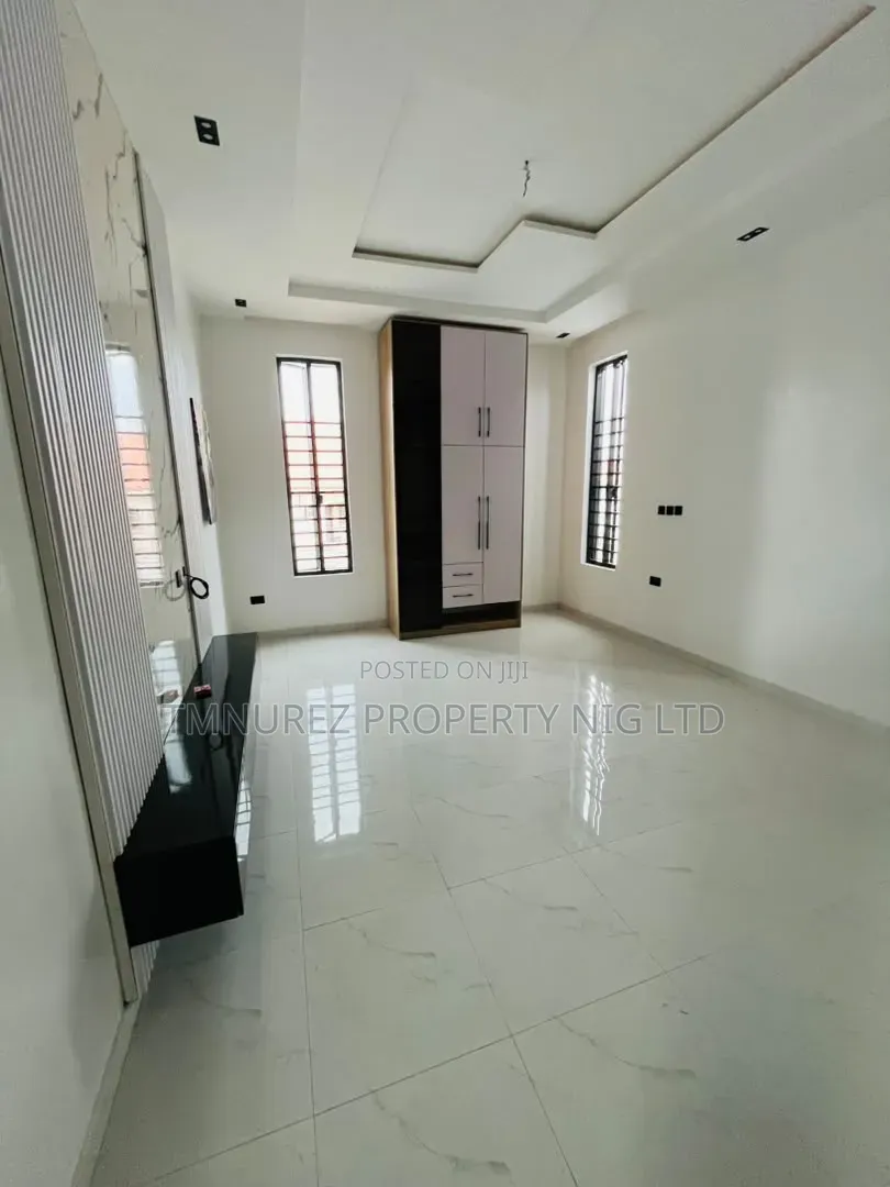 4bdrm Duplex in Pakuro for sale