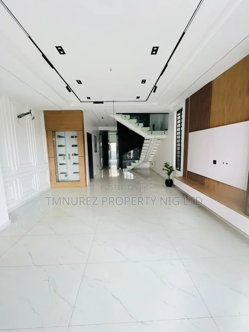 4bdrm Duplex in Pakuro for sale