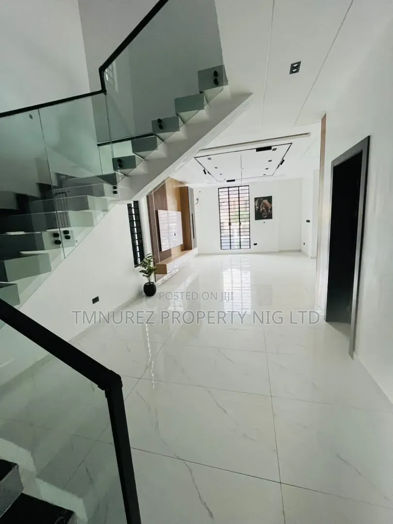 4bdrm Duplex in Pakuro for sale