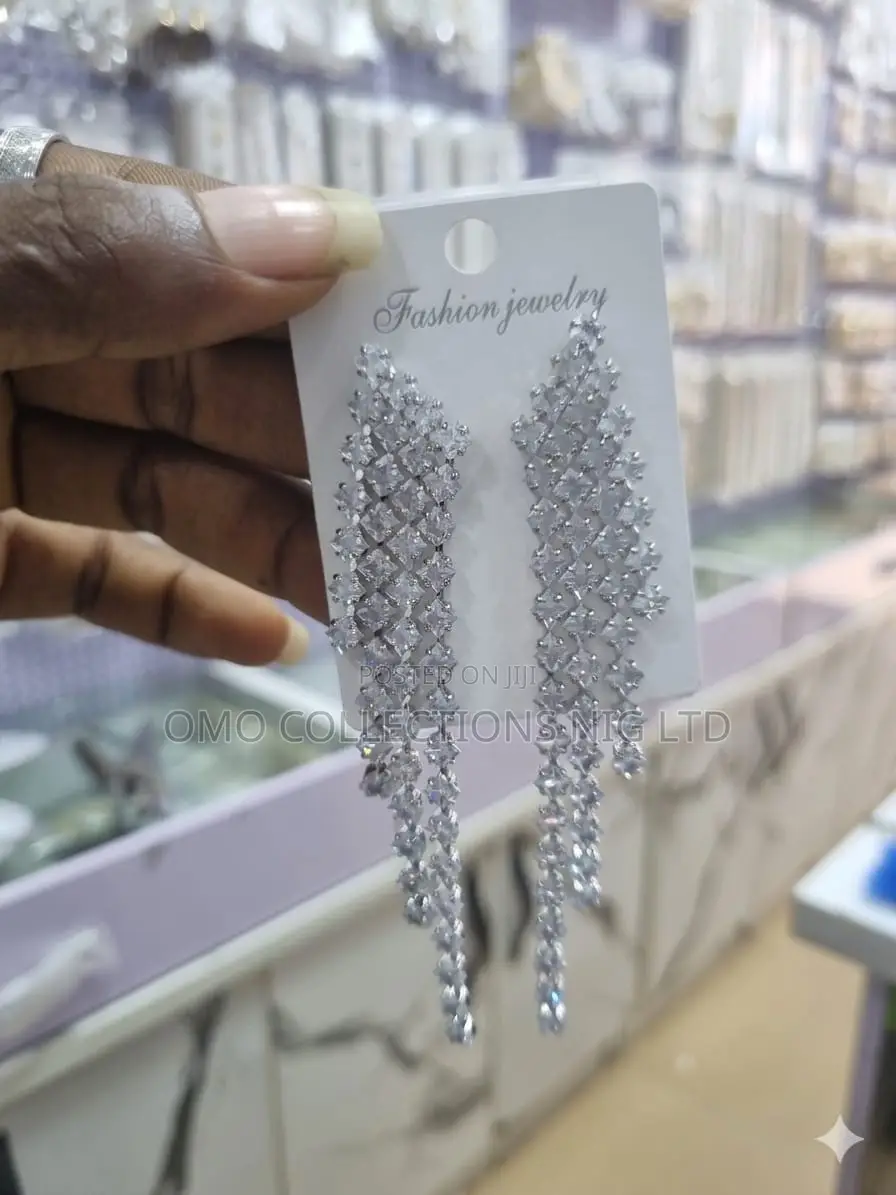 Classy Women’s Chandelier Crystal Drop Earrings – Sparkling Earrings