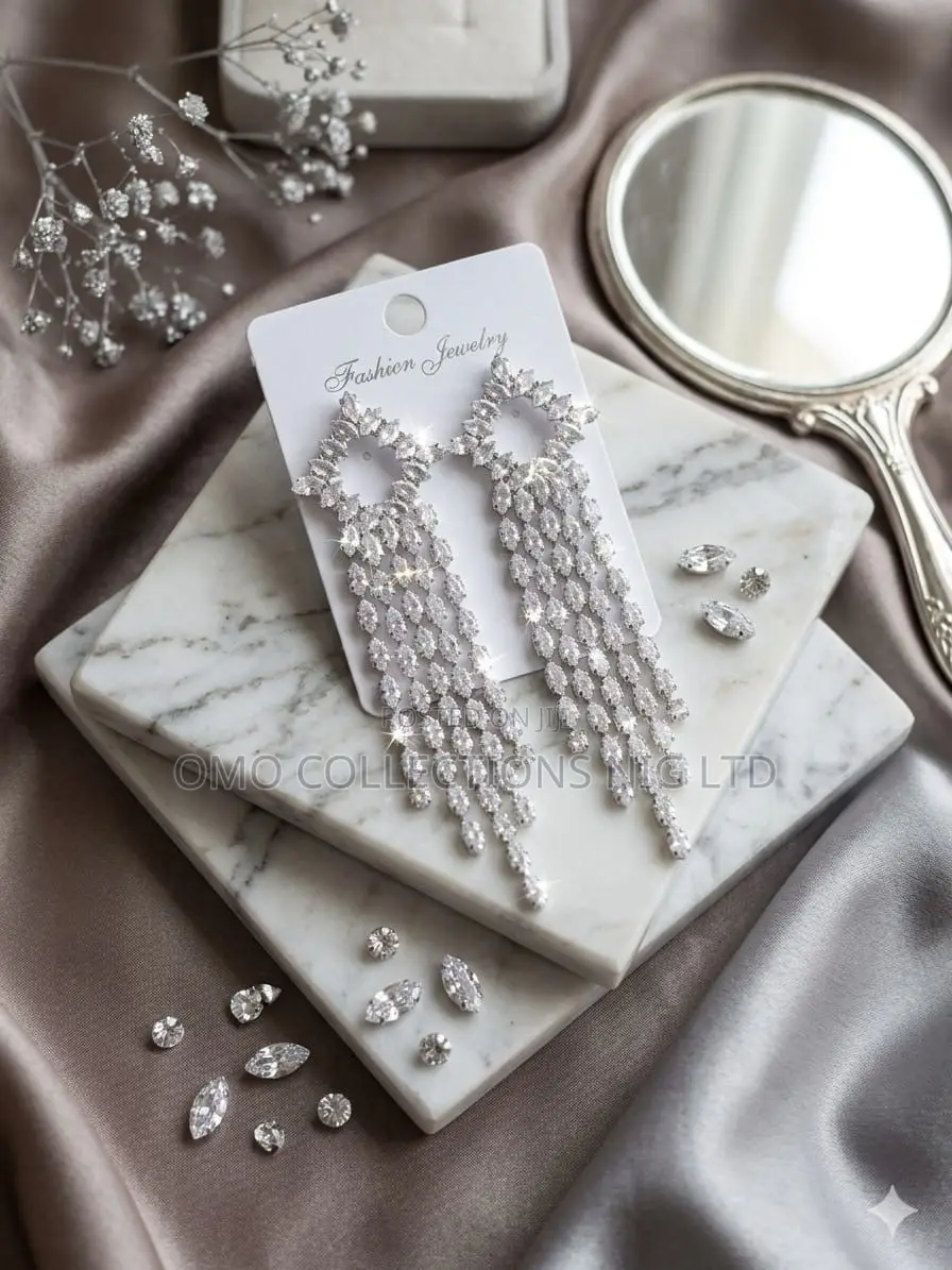 Classy Women’s Chandelier Crystal Drop Earrings – Sparkling Earrings