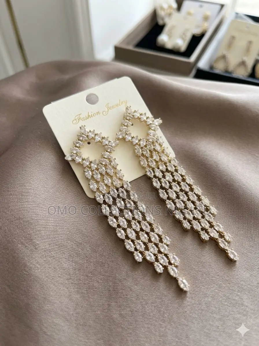 Classy Women’s Chandelier Crystal Drop Earrings – Sparkling Earrings