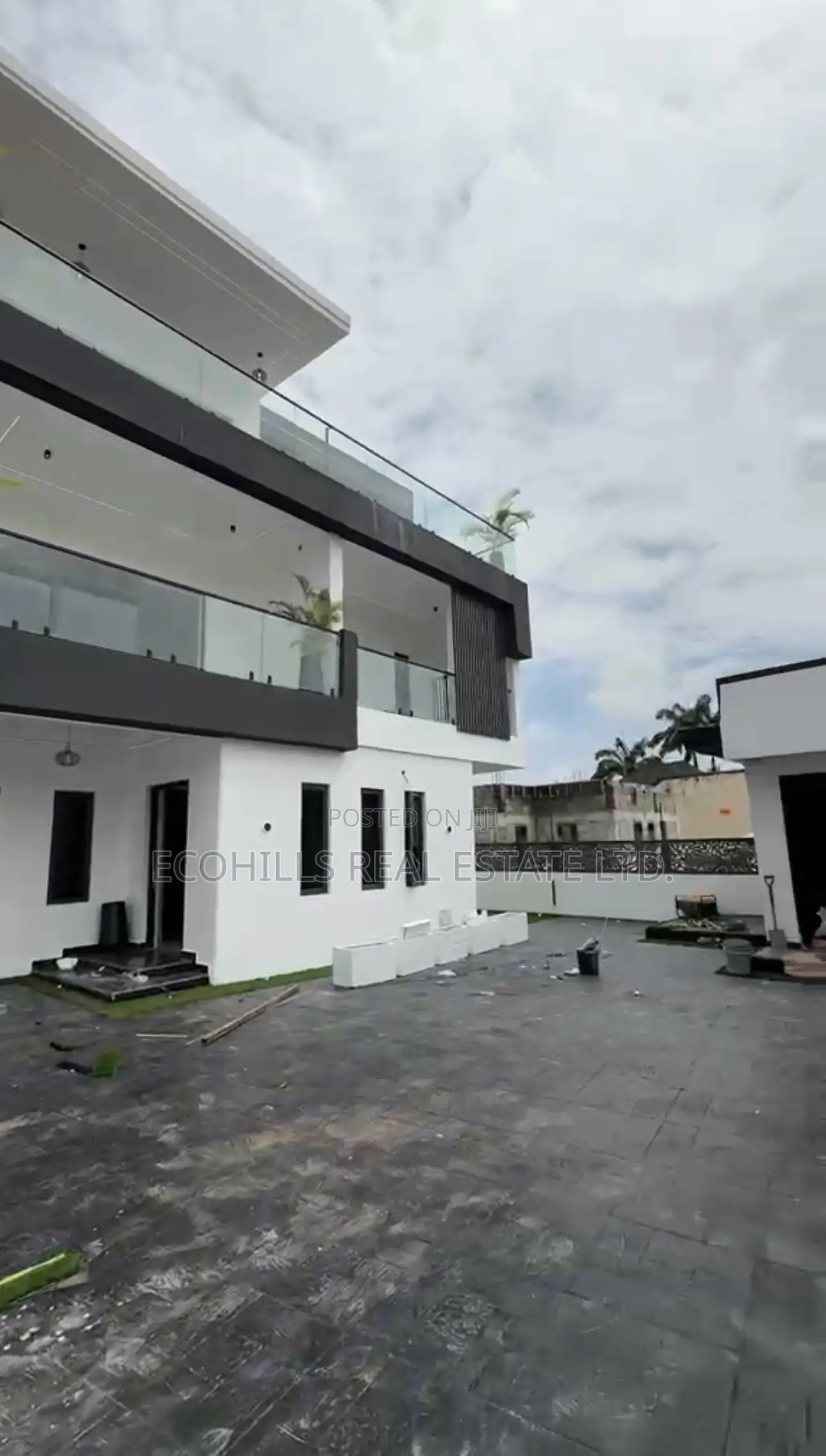 5bdrm Duplex in Gwarinpa for sale