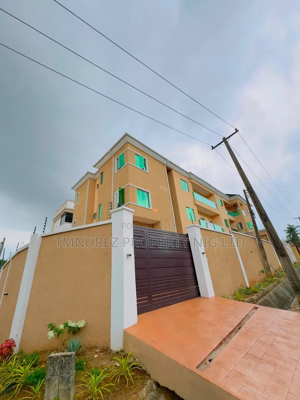 3bdrm Apartment in GRA Phase 1 for sale