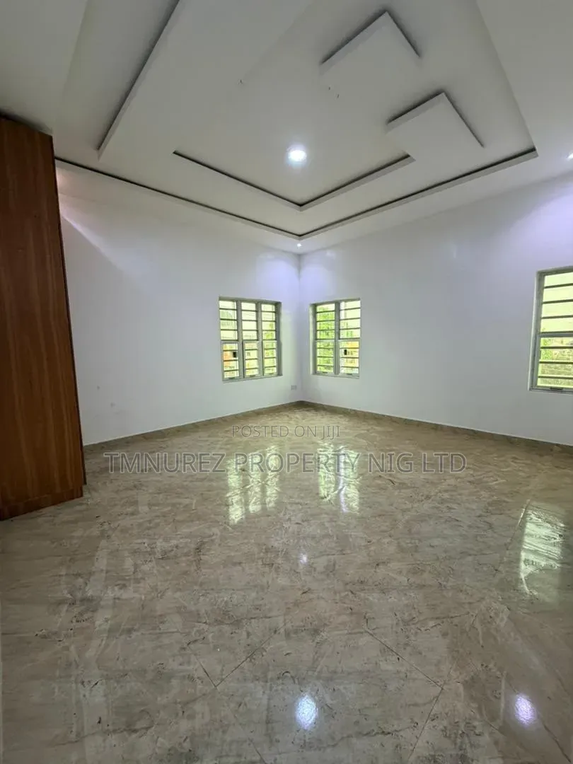 3bdrm Apartment in GRA Phase 1 for sale