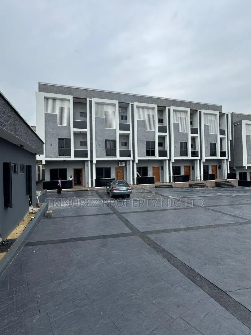 4bdrm Duplex in GRA Phase 1 for sale