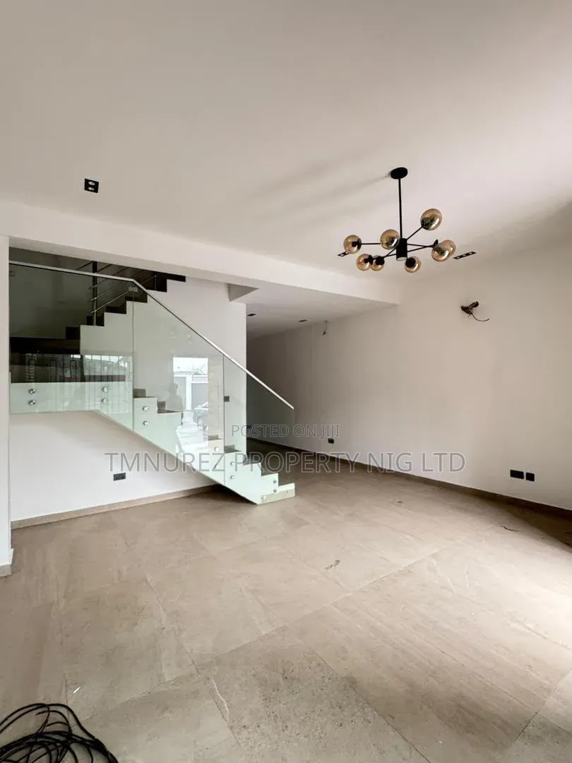 4bdrm Duplex in GRA Phase 1 for sale