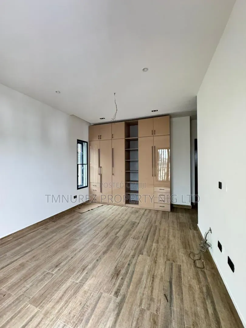 4bdrm Duplex in GRA Phase 1 for sale