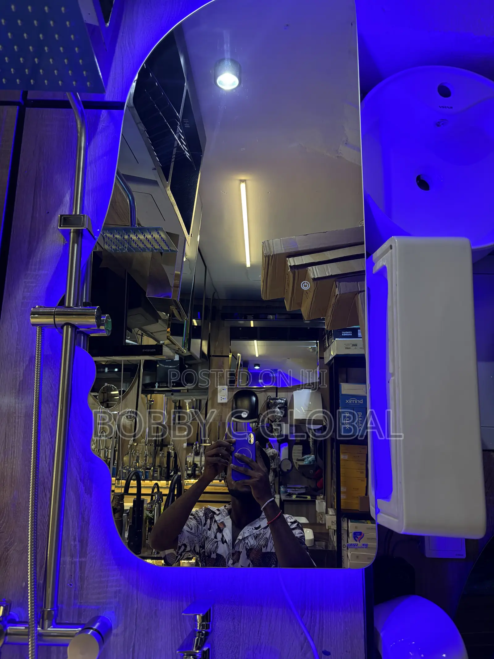 Luxury Head Shape Wall Mirrow With Led