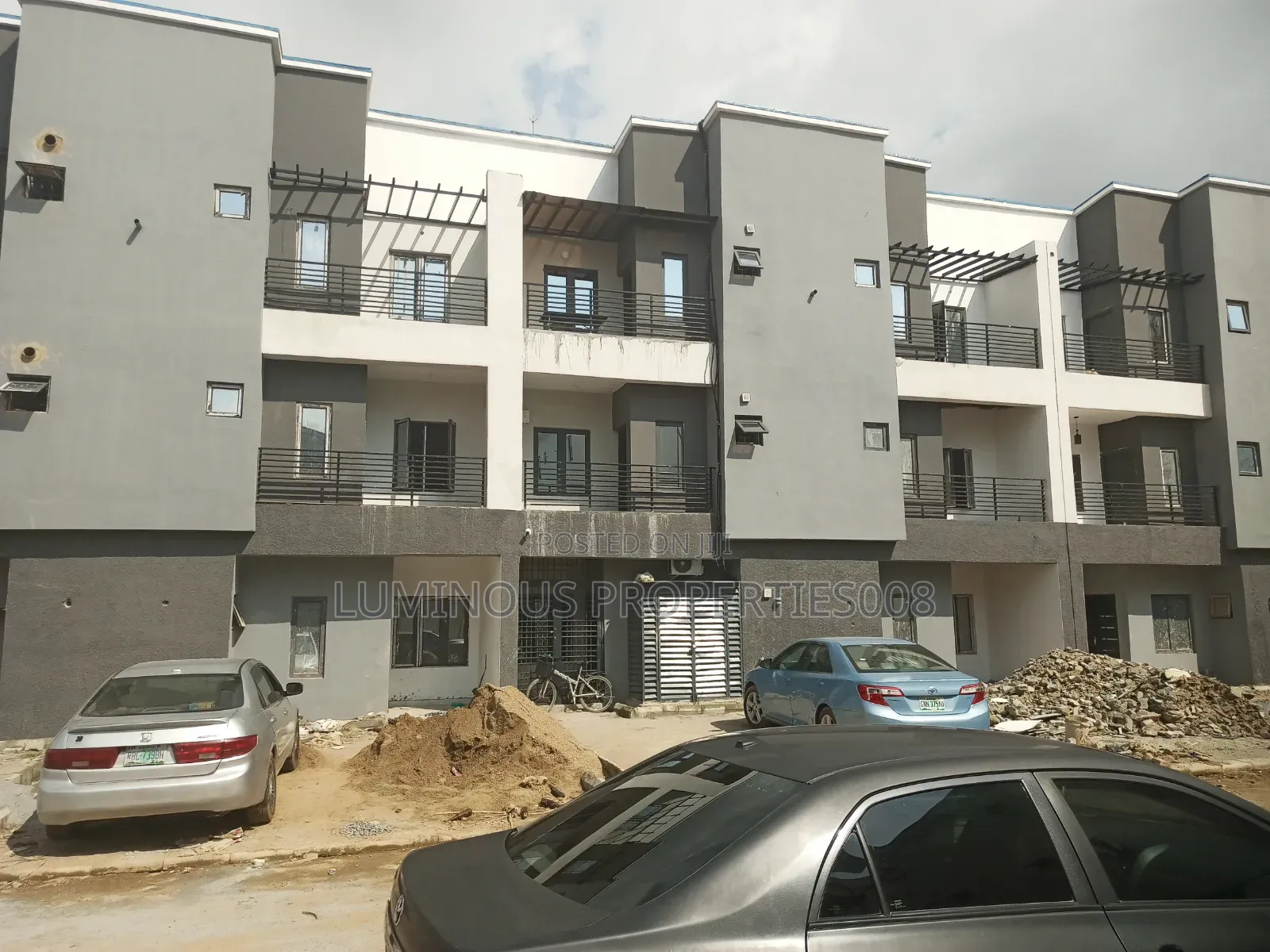 4bdrm Duplex in Tangerine Exquisite, Life Camp for sale