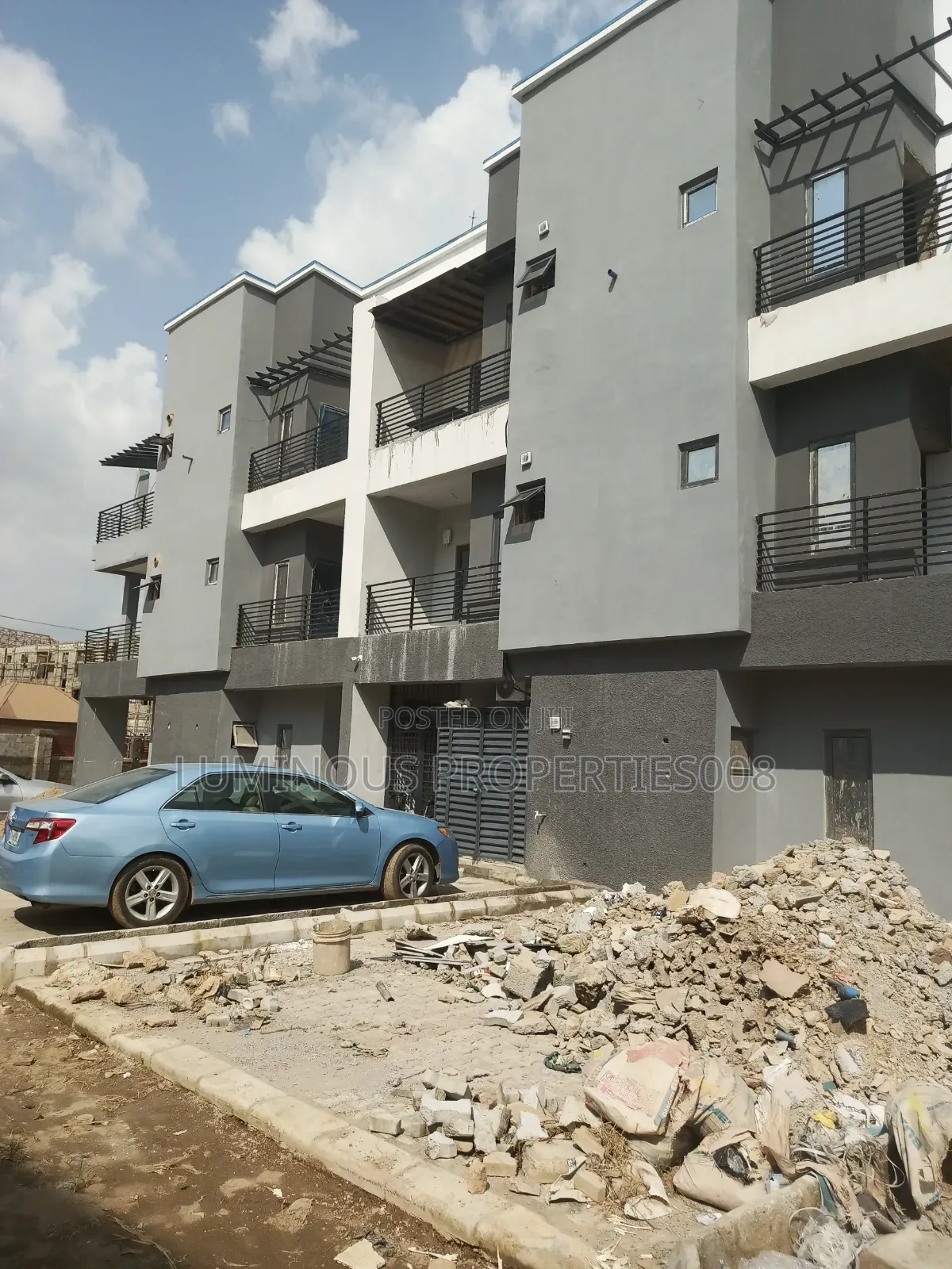 4bdrm Duplex in Tangerine Exquisite, Life Camp for sale