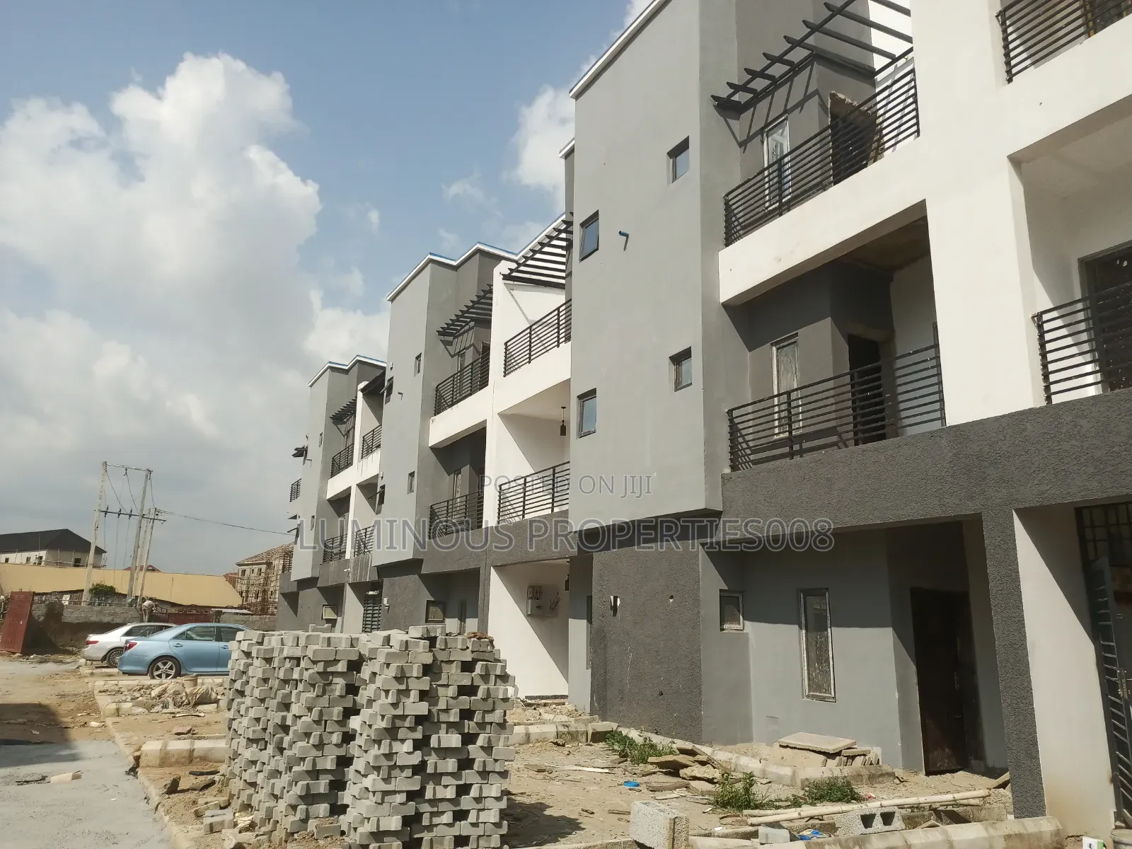 4bdrm Duplex in Tangerine Exquisite, Life Camp for sale