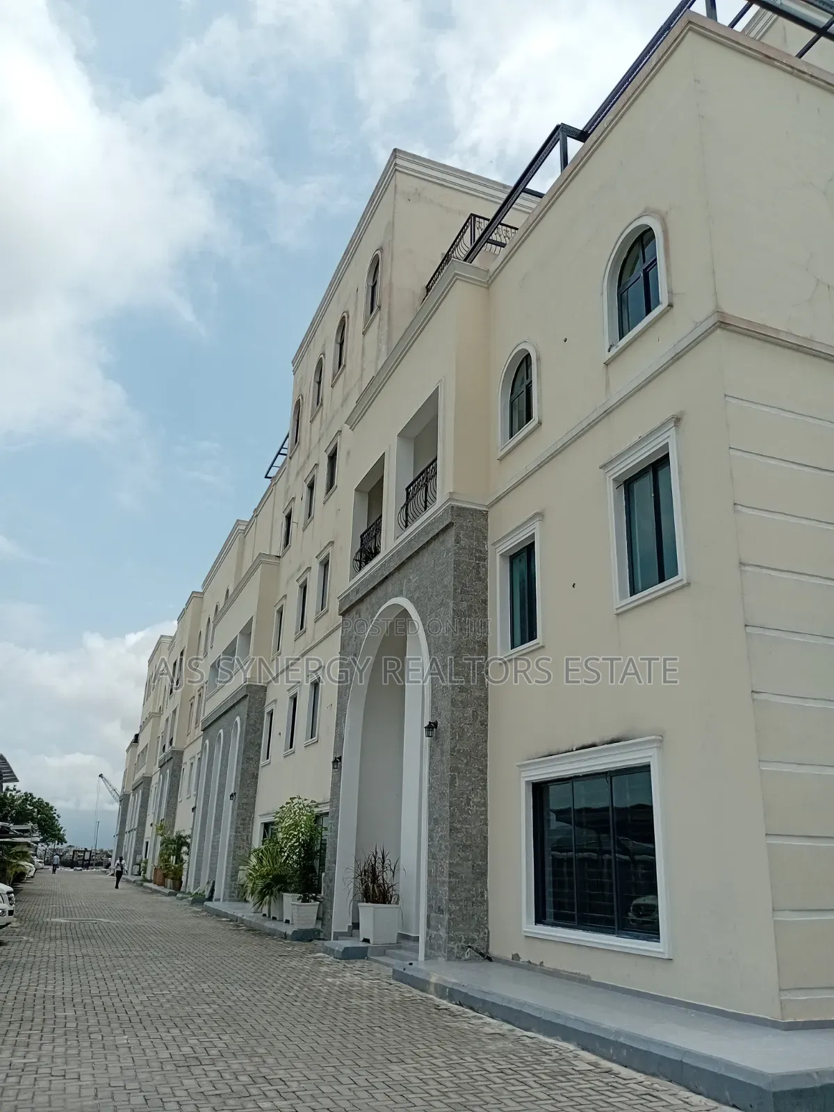 Furnished 5bdrm Townhouse / Terrace in Lekki Phase 1 for rent
