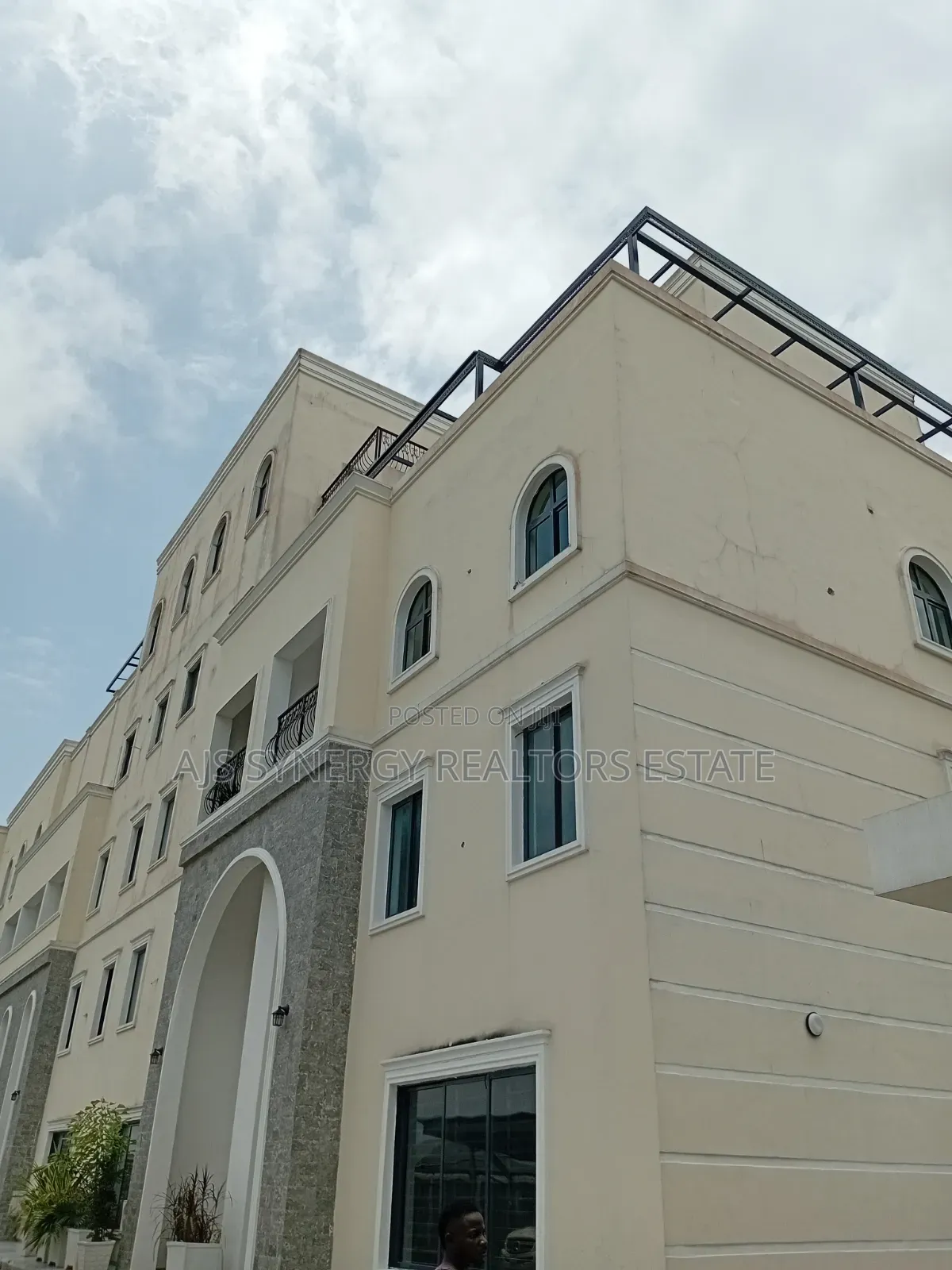 Furnished 5bdrm Townhouse / Terrace in Lekki Phase 1 for rent