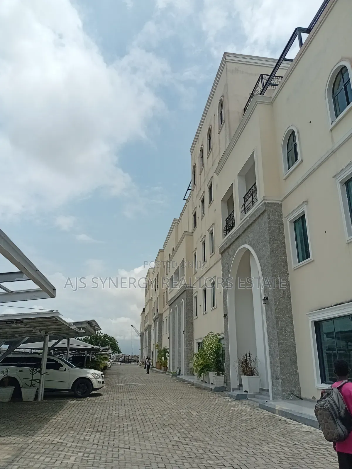 Furnished 5bdrm Townhouse / Terrace in Lekki Phase 1 for rent