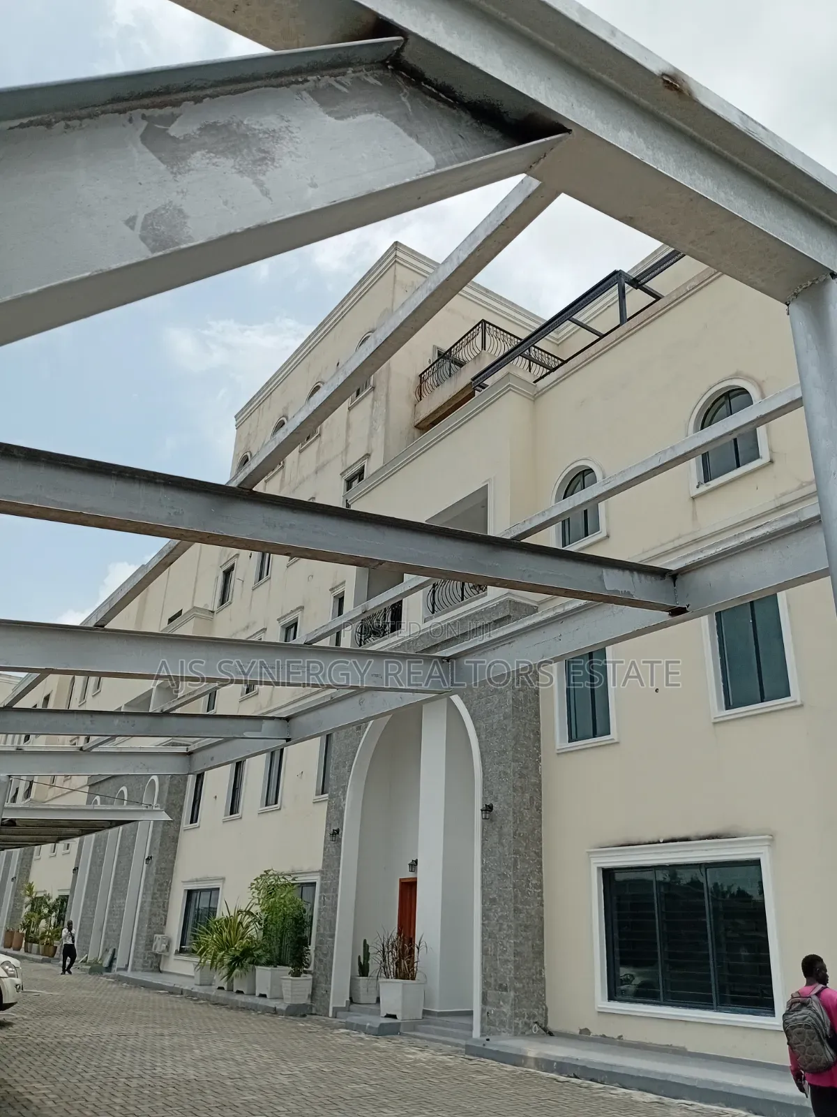Furnished 5bdrm Townhouse / Terrace in Lekki Phase 1 for rent