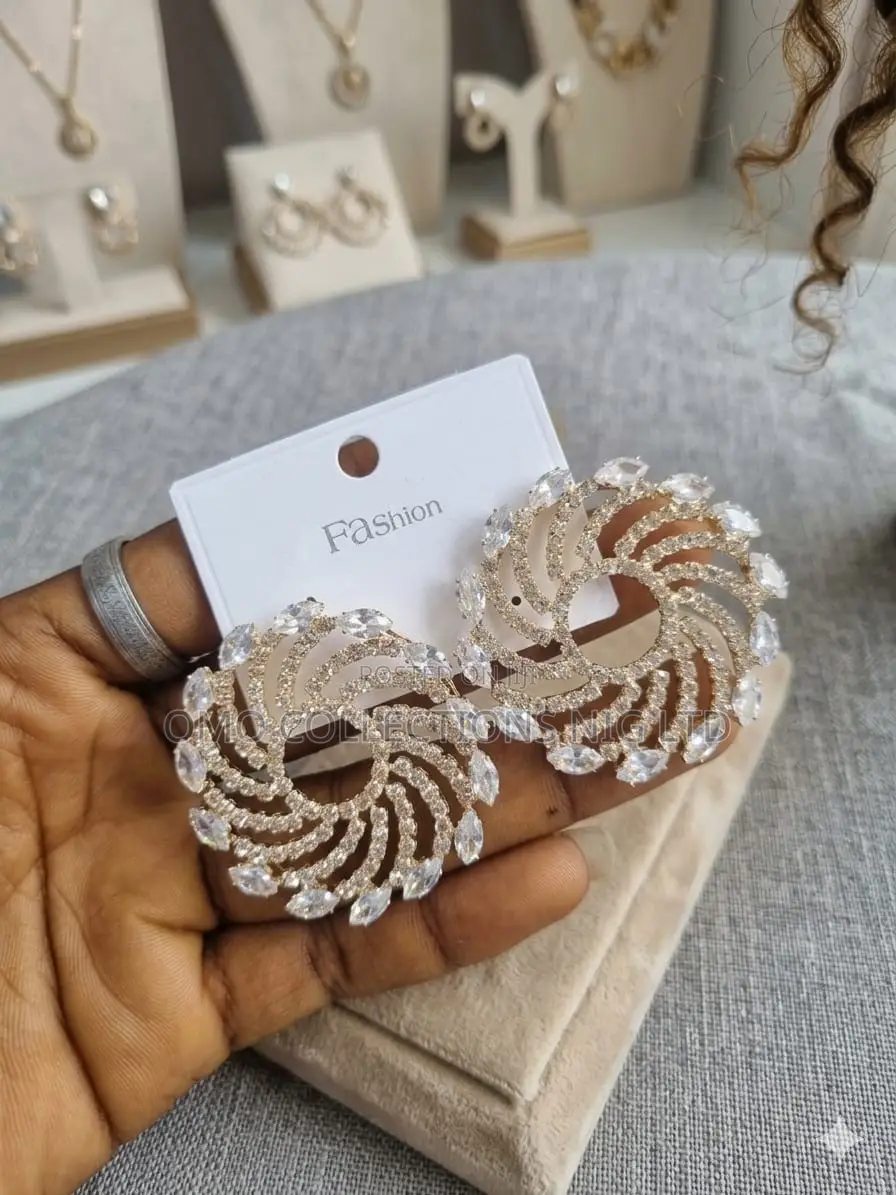 Exquisite Ladies’ Shaped Crystal Statement Earrings–Sparkling Earrings