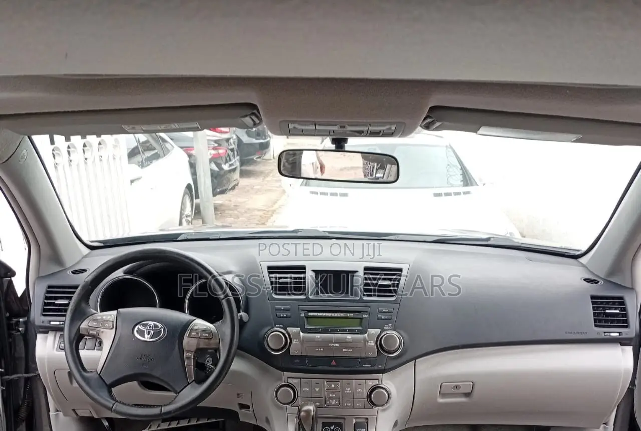Toyota Highlander SE 2010 Gray