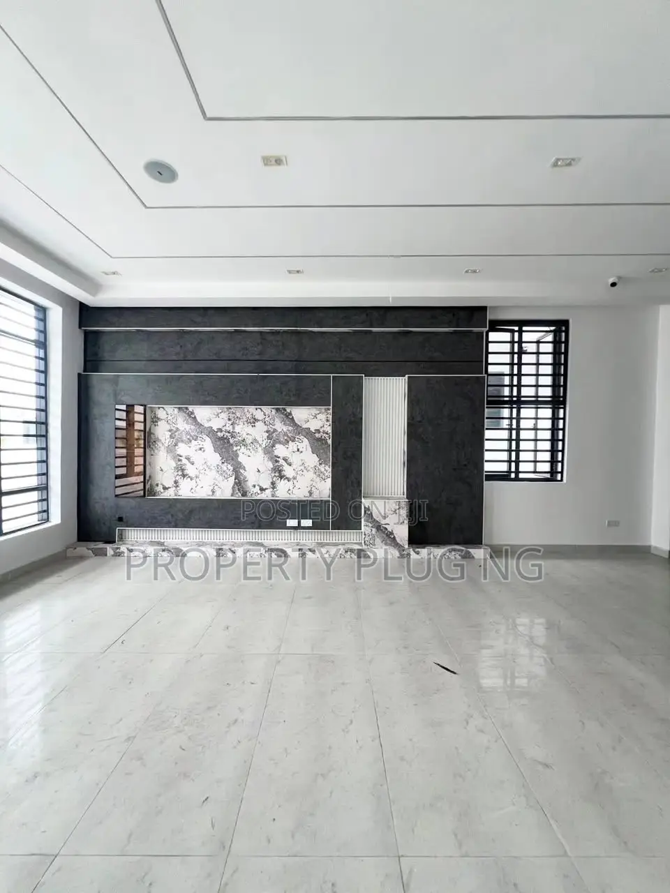 4bdrm Duplex in Orchid, Chevron for sale