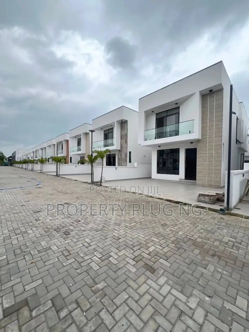 4bdrm Duplex in Orchid, Chevron for sale