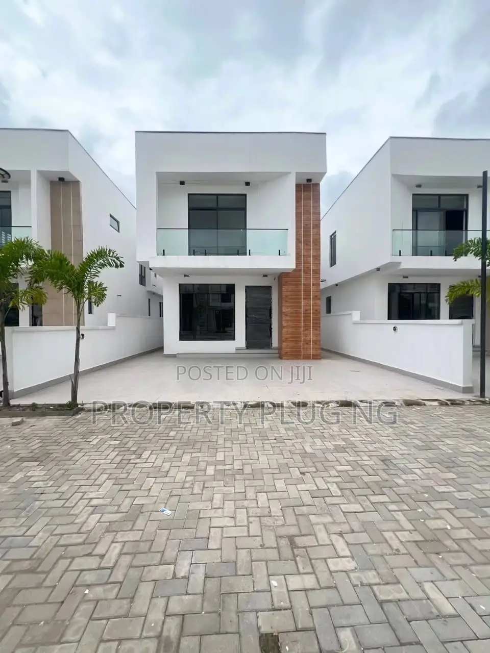 4bdrm Duplex in Orchid, Chevron for sale