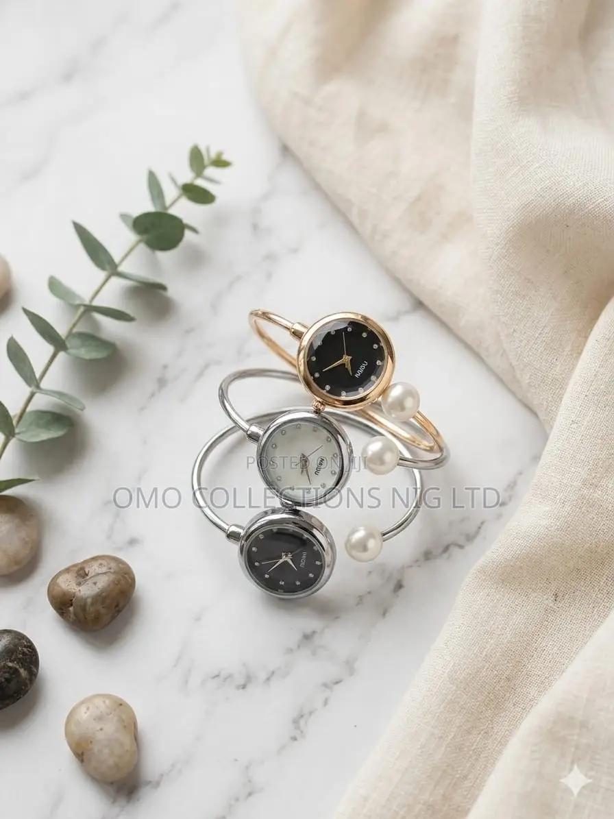 Elegant Ladies Ring-Shaped Watch – Unique Stylish Fashion Timepiece