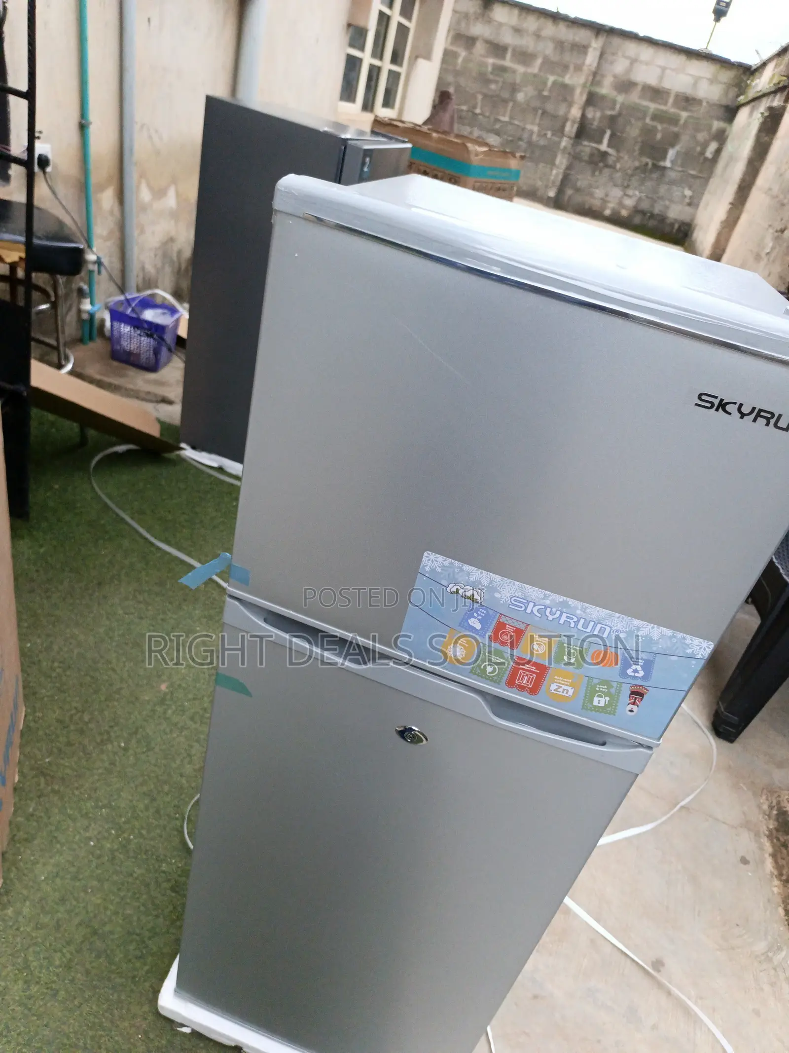 Skyrun 138HC Refrigerator – Perfect for Everyday Food Storage