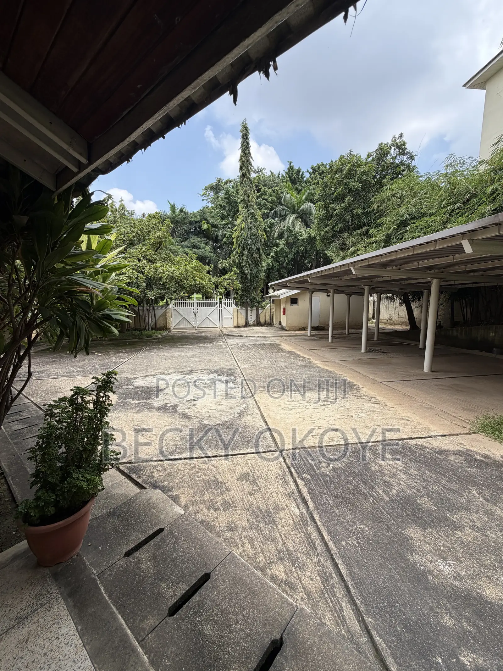 6bdrm Mansion in Maitama for rent