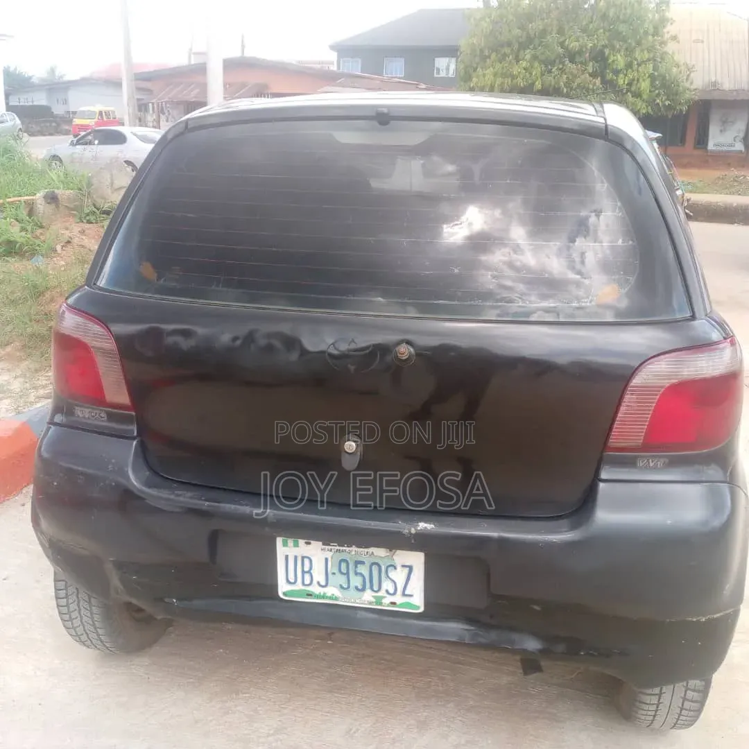 Toyota Yaris 1.4 2002 Black