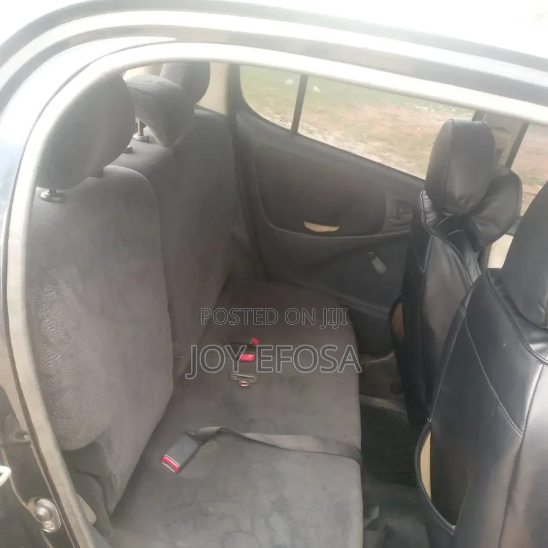 Toyota Yaris 1.4 2002 Black