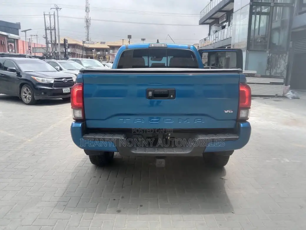 Toyota Tacoma Limited 2018 Blue