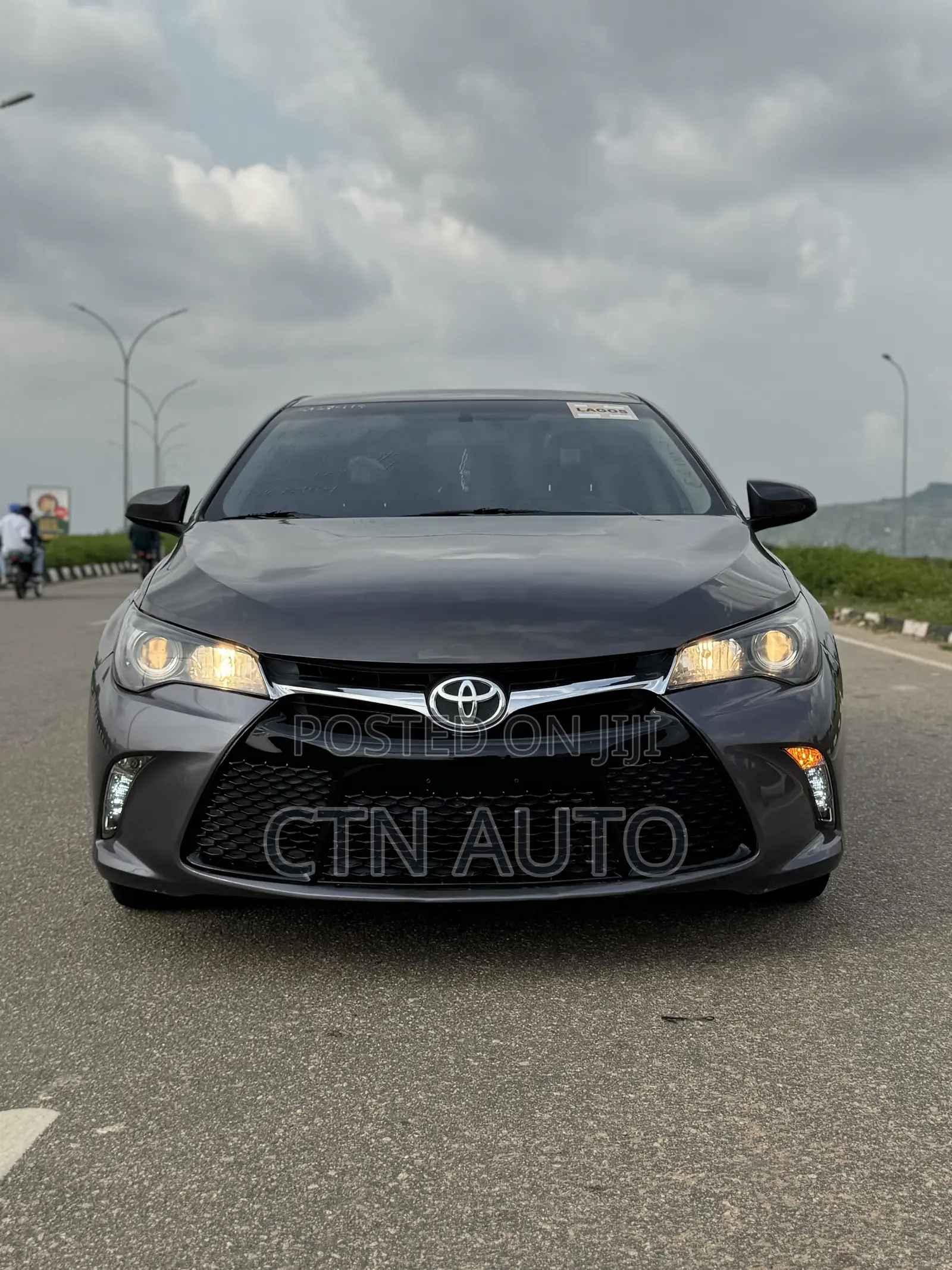 Toyota Camry SE 4dr Sedan (2.5L 4cyl 6A) 2016 Gray