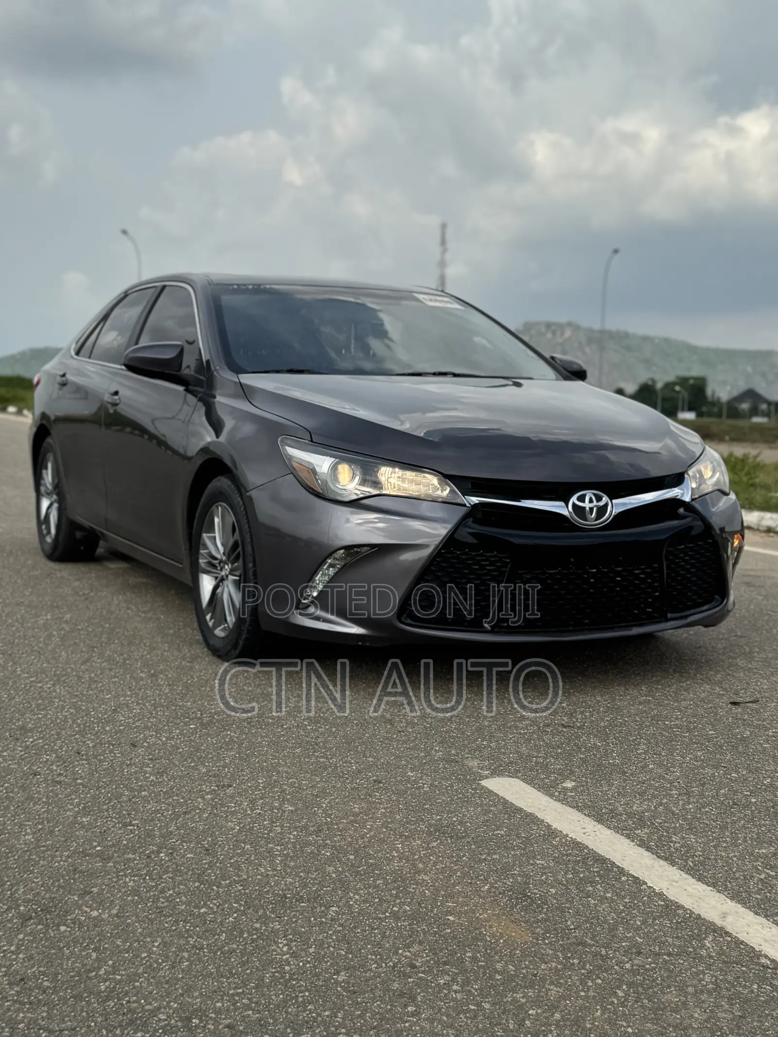 Toyota Camry SE 4dr Sedan (2.5L 4cyl 6A) 2016 Gray