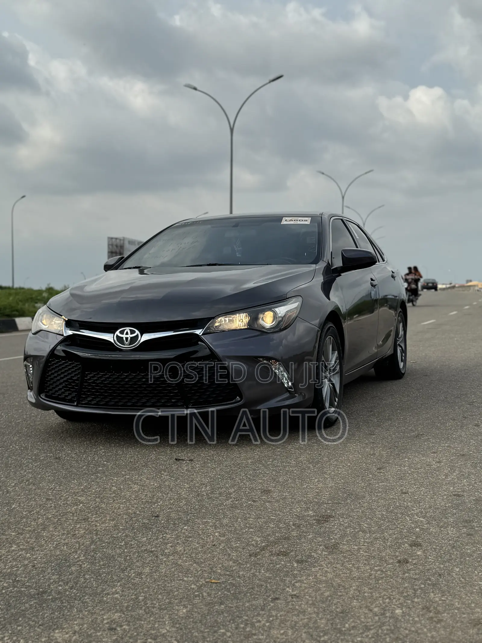 Toyota Camry SE 4dr Sedan (2.5L 4cyl 6A) 2016 Gray