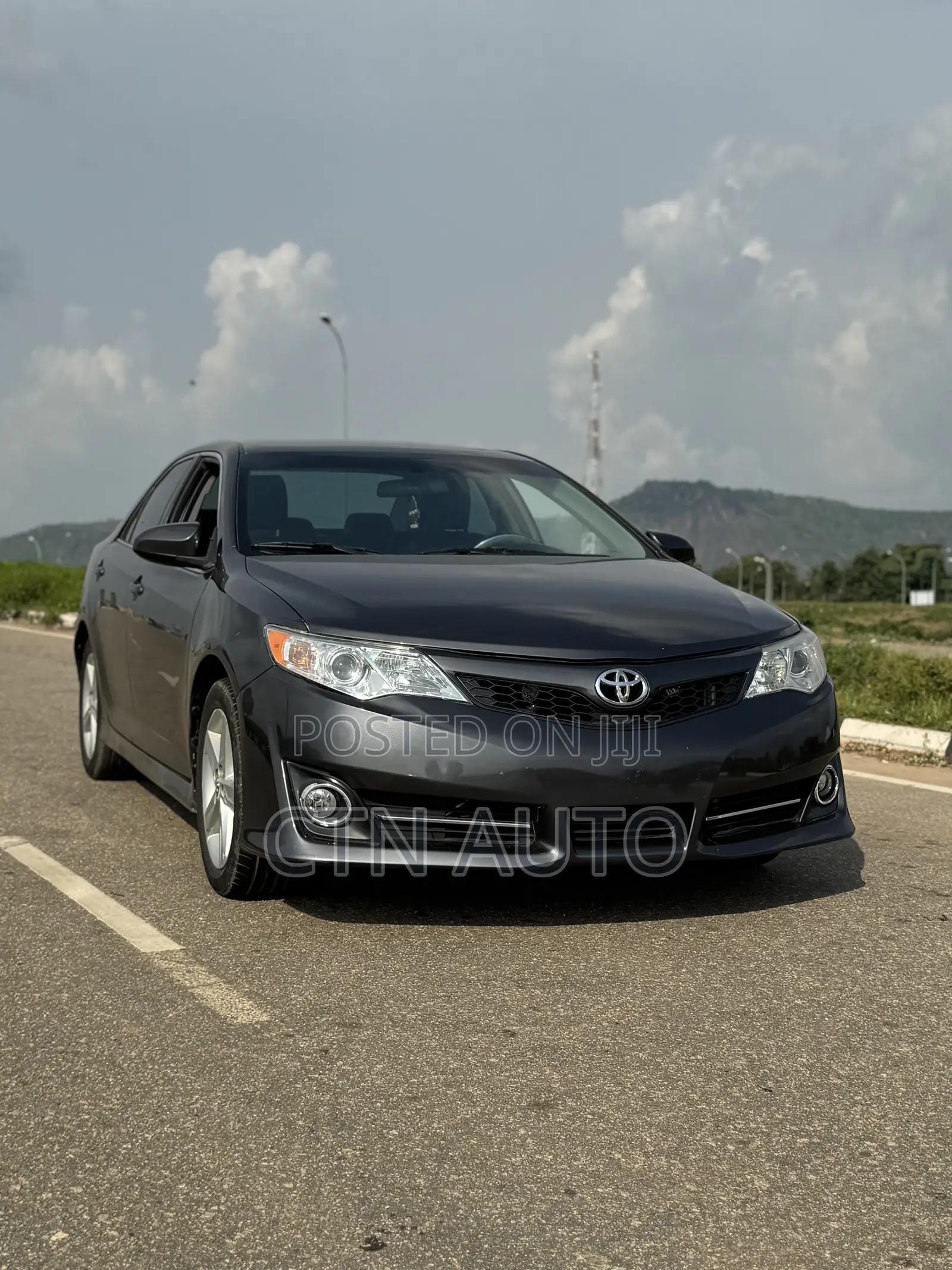 Toyota Camry SE 4dr Sedan (2.5L 4cyl 6A) 2013 Gray
