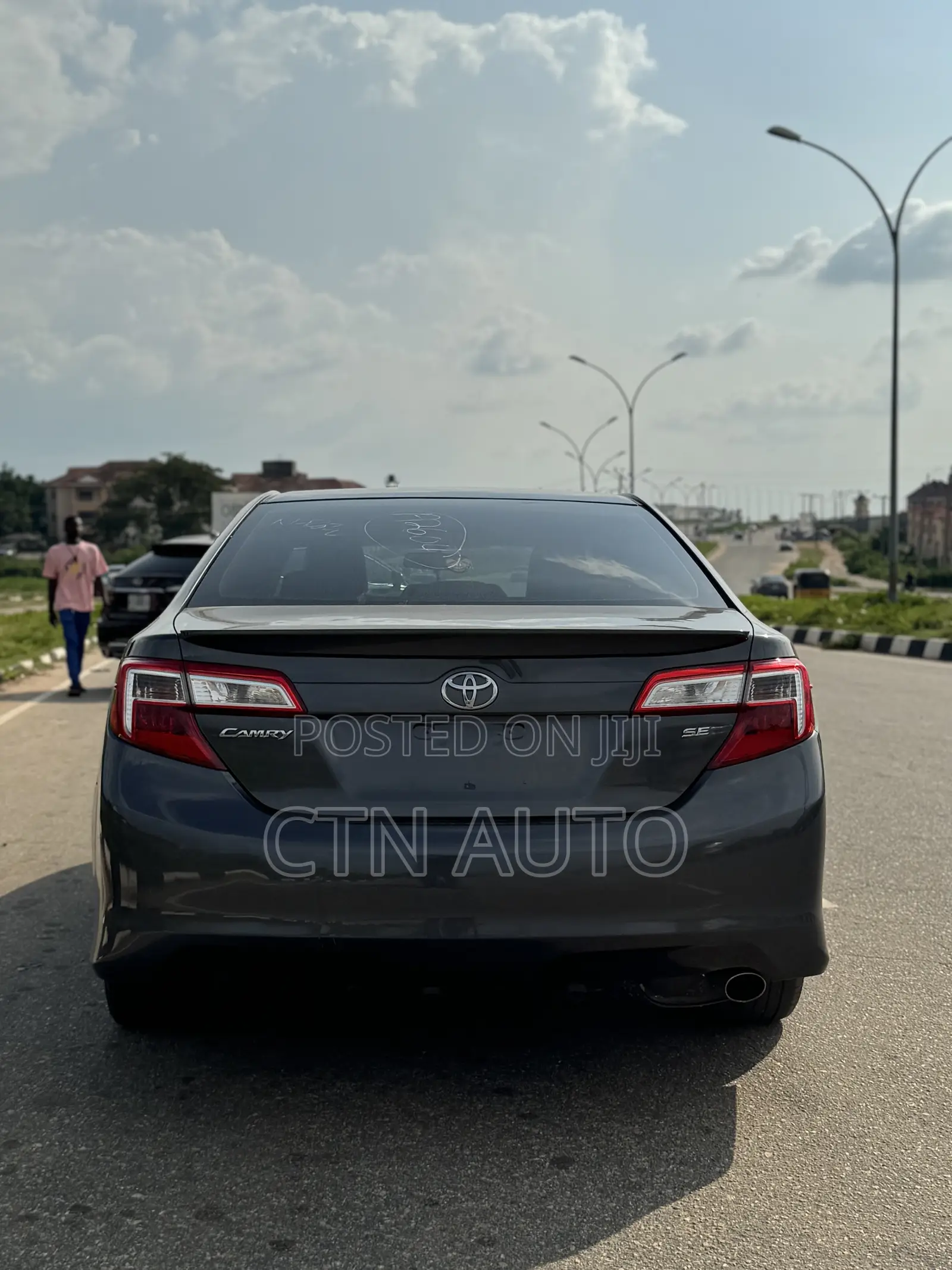 Toyota Camry SE 4dr Sedan (2.5L 4cyl 6A) 2013 Gray