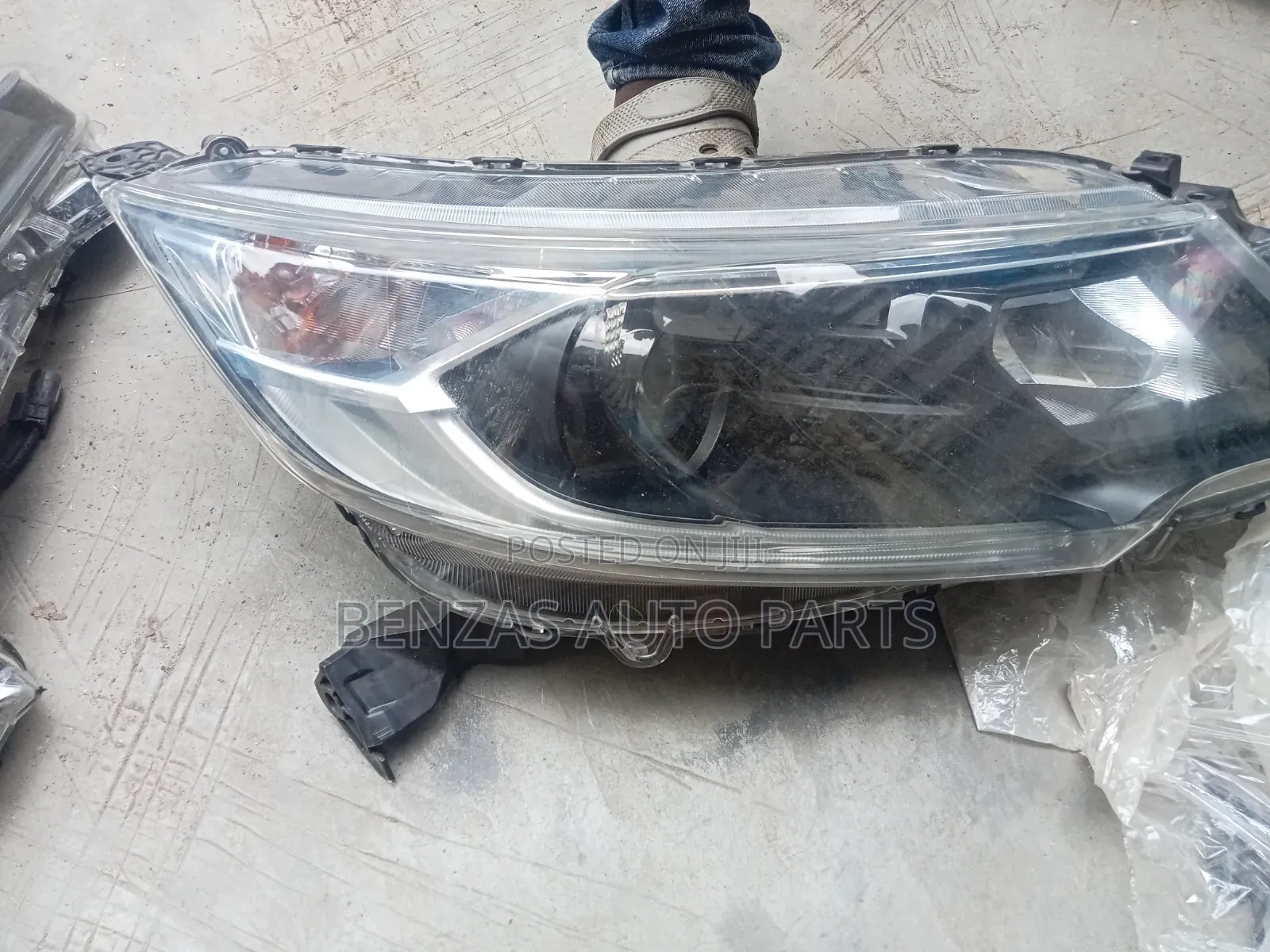 Nissan Pathfinder 2015 Headlight Replacement