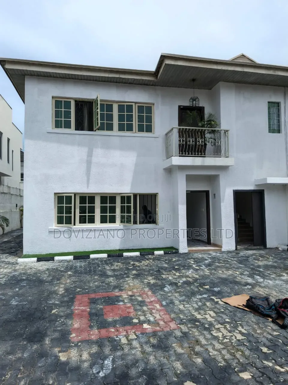 2bdrm Apartment in Lekki Phase 1 for rent