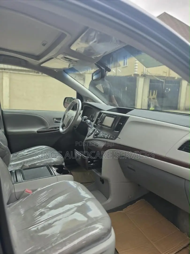 Toyota Sienna XLE AWD 7-Passenger 2013 Blue