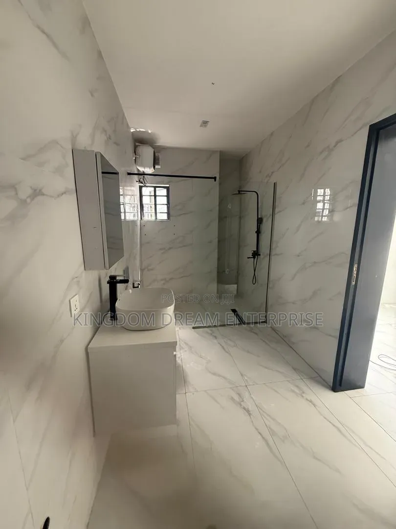 4bdrm Duplex in Ologolo Lekki Lagos for rent