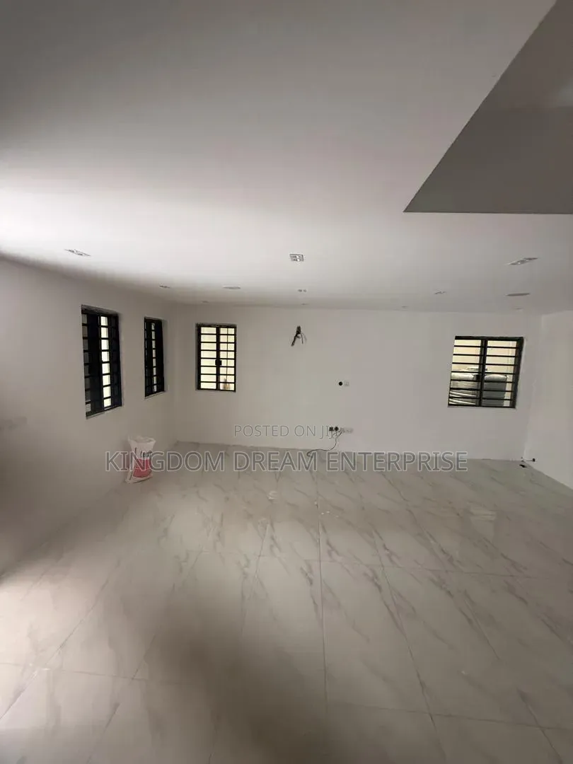 4bdrm Duplex in Ologolo Lekki Lagos for rent