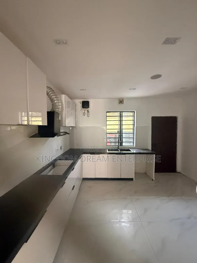 4bdrm Duplex in Ologolo Lekki Lagos for rent