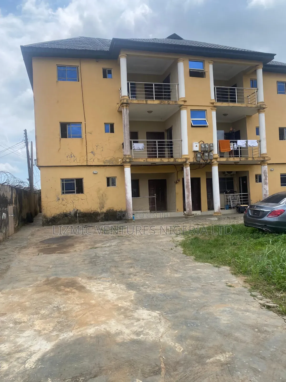 Furnished 6bdrm Block of Flats in Isuti Rd, Igando / Ikotun/Igando