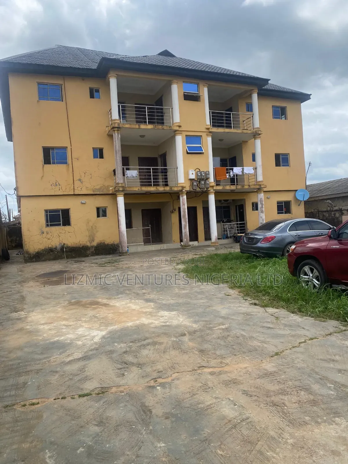 Furnished 6bdrm Block of Flats in Isuti Rd, Igando / Ikotun/Igando