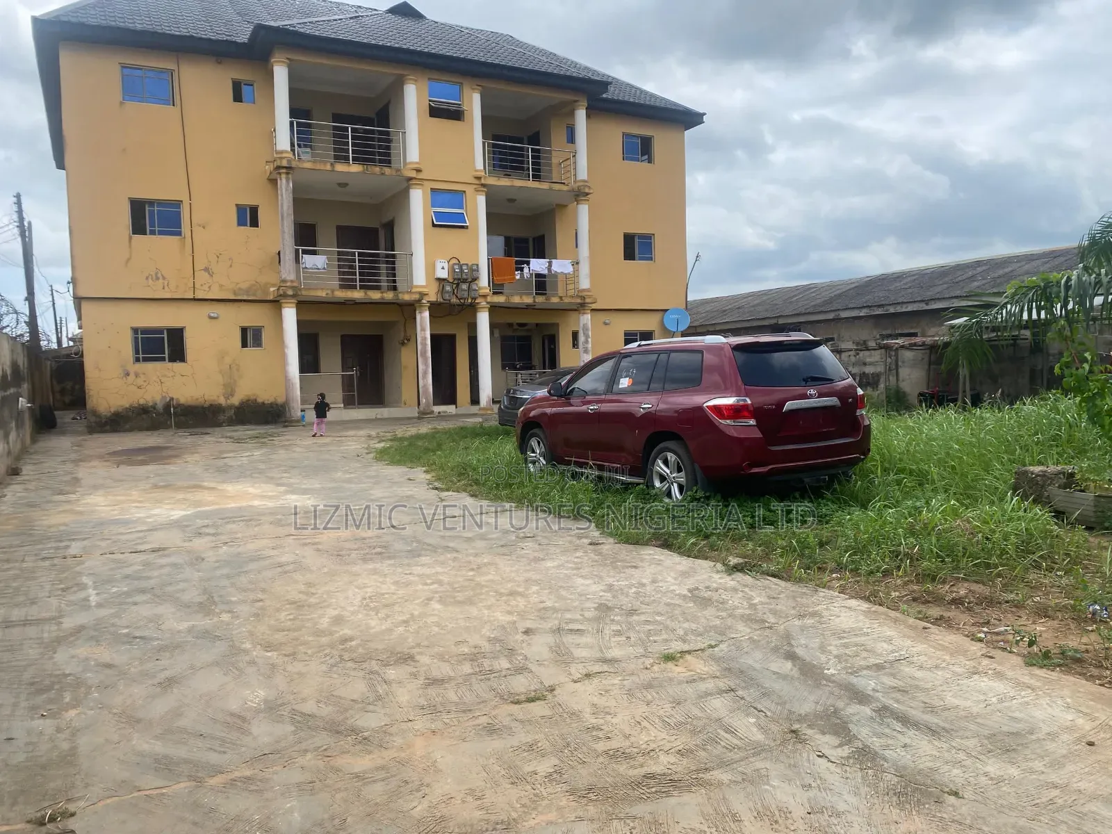 Furnished 6bdrm Block of Flats in Isuti Rd, Igando / Ikotun/Igando