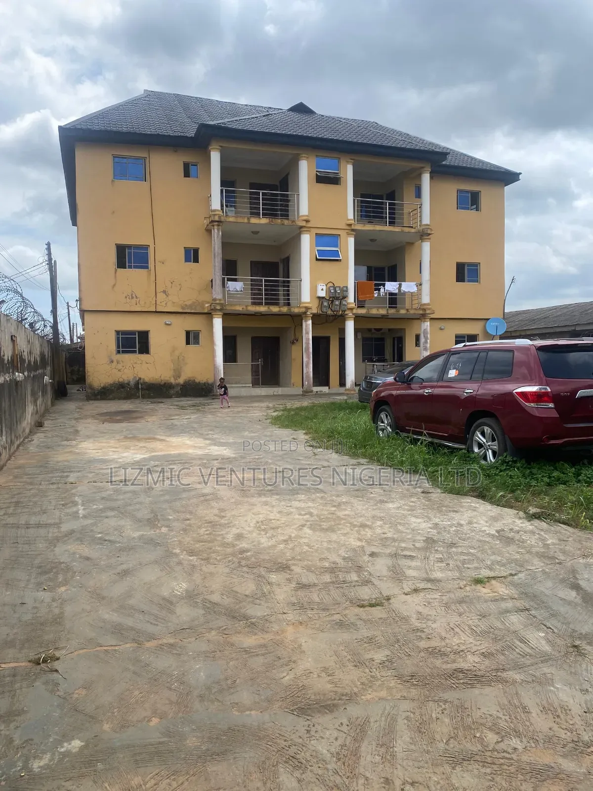 Furnished 6bdrm Block of Flats in Isuti Rd, Igando / Ikotun/Igando