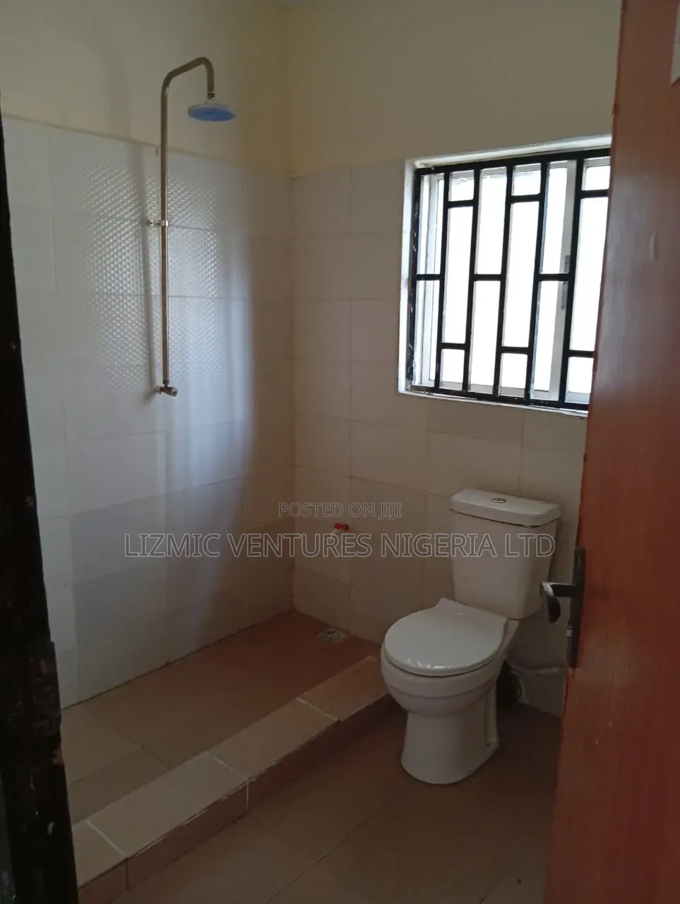 Furnished 6bdrm Block of Flats in Isuti Rd, Igando / Ikotun/Igando