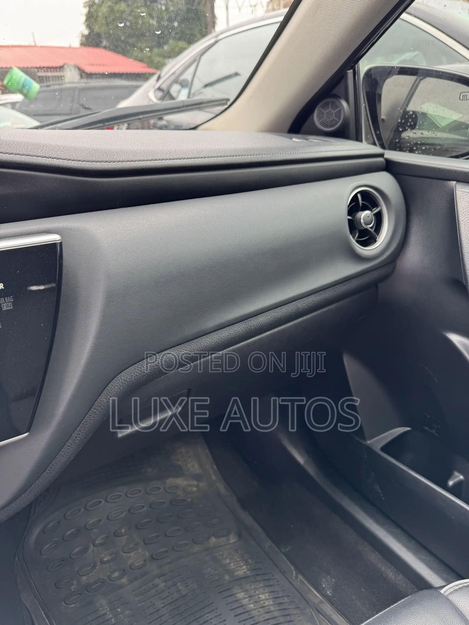 Toyota Corolla XLE 4dr Sedan (1.8L 4cyl CVT) 2017 Black
